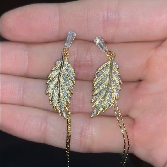 New Gold Leaf Tassel Stud Earrings - Picture 2 of 8